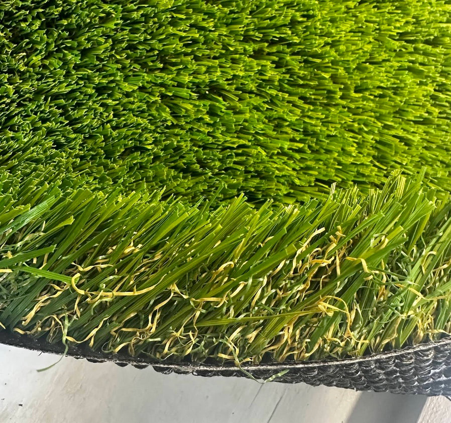 Christian Garza artificial grass review in San Antonio, Texas